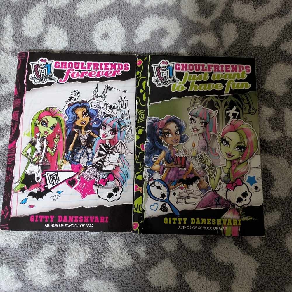 🦋5/25$ Monster High Ghoulfriends Book Pair